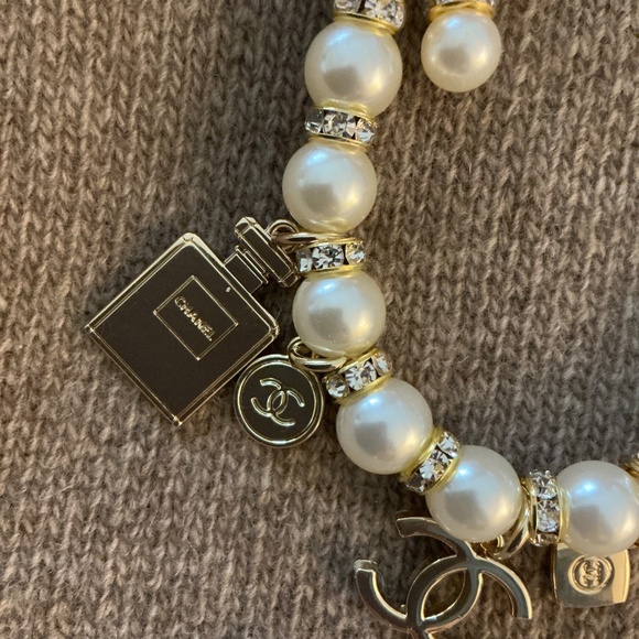 Chanel Logo & Pearl Bracelet - Gold Plated NEW - Picture 3 of 4